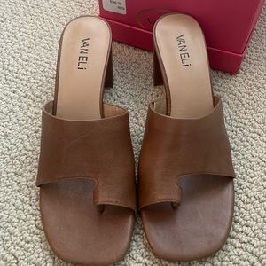 Vaneli camel sandals